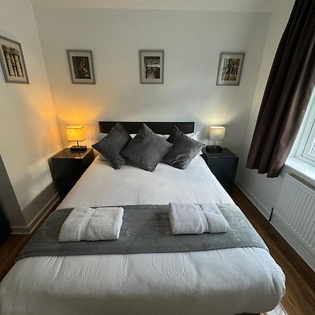 Oakhurst Gatwick B&B Crawley  Exterior foto